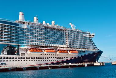 嘉年华庆典停靠